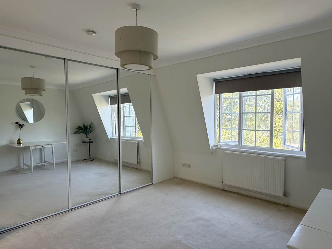 Second double bedroom, alternate view
